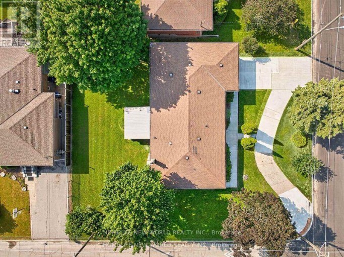 203 GODDARD STREET, Toronto (Bathurst Manor), Ontario, M3H5E7