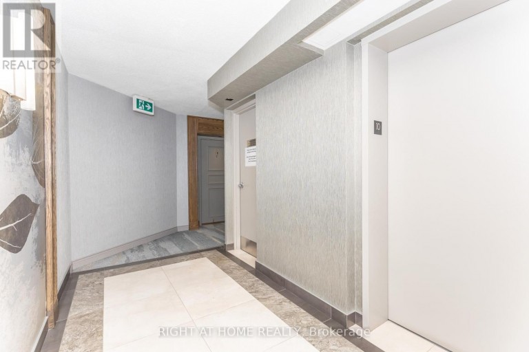 1001 - 120 PROMENADE CIRCLE, Vaughan (Brownridge), Ontario, L4J7W9