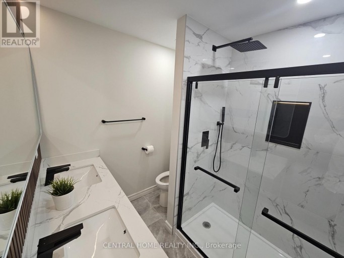 137 WILLOW LANE, Newmarket (Bristol-London), Ontario, L3Y4J1