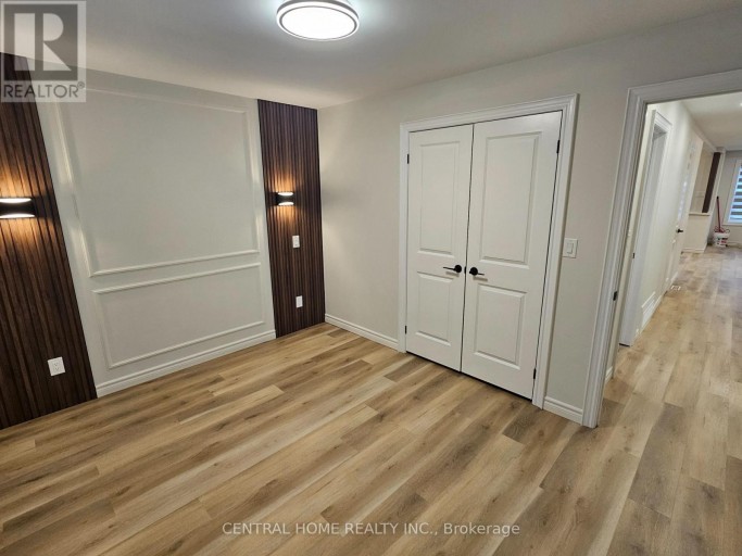 137 WILLOW LANE, Newmarket (Bristol-London), Ontario, L3Y4J1