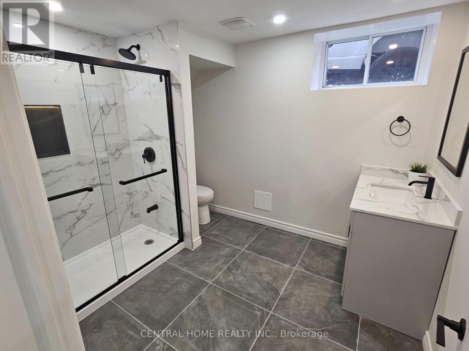 137 WILLOW LANE, Newmarket (Bristol-London), Ontario, L3Y4J1