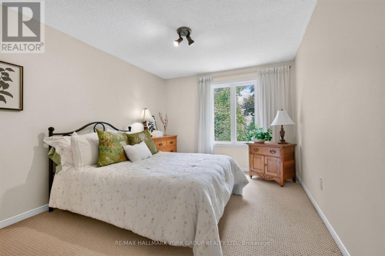 263 JOHN BOWSER CRESCENT, Newmarket (Glenway Estates), Ontario, L3Y7N7