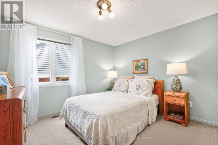 263 JOHN BOWSER CRESCENT, Newmarket (Glenway Estates), Ontario, L3Y7N7