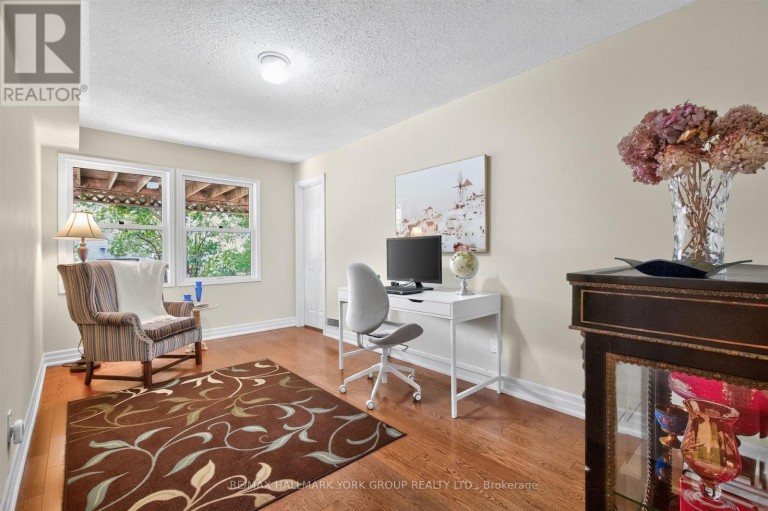 263 JOHN BOWSER CRESCENT, Newmarket (Glenway Estates), Ontario, L3Y7N7