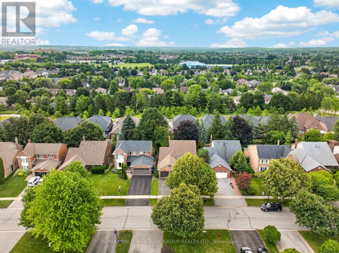 263 JOHN BOWSER CRESCENT, Newmarket (Glenway Estates), Ontario, L3Y7N7