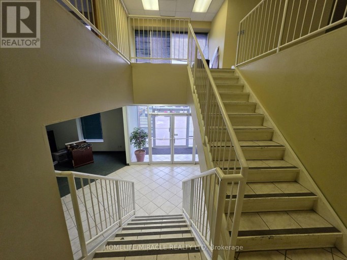 39 RIVALDA ROAD, Toronto (Humbermede), Ontario, M9M2M4