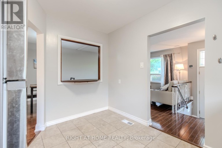 12 MURELLEN CRESCENT, Toronto (Victoria Village), Ontario, M4A2K5
