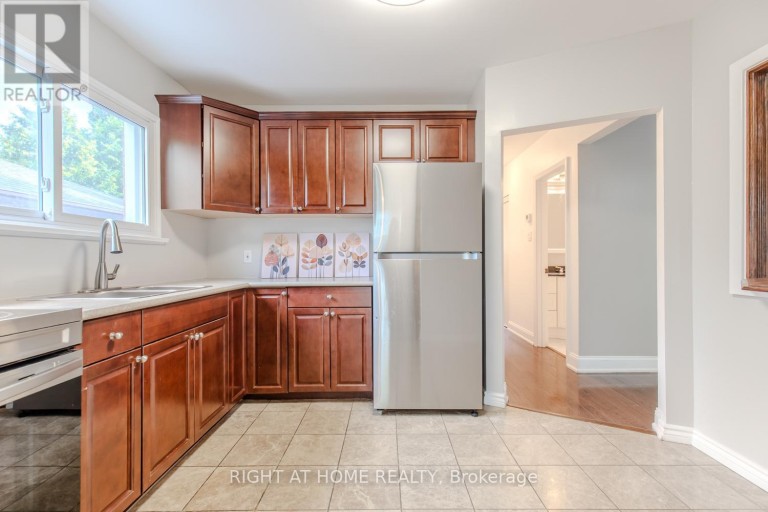 12 MURELLEN CRESCENT, Toronto (Victoria Village), Ontario, M4A2K5