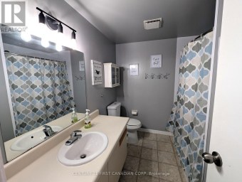 49 - 110 DEVERON CRESCENT London South (South T) Ontario photo 13