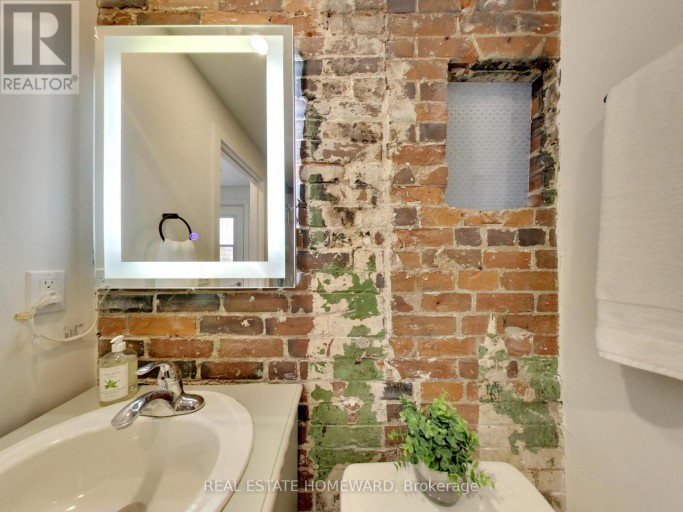 147 BOSTON AVENUE, Toronto (South Riverdale), Ontario, M4M2T8