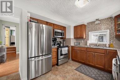 323 CLARKE ROAD London East (East H) Ontario photo 10