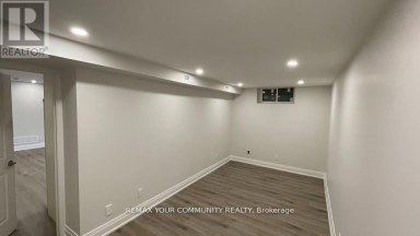 LOWER - 5 RAYMORE DRIVE Toronto (Humber Heights) Ontario photo 8