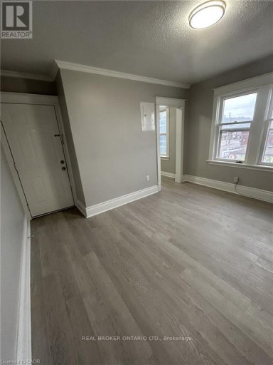 6 - 983 MAIN STREET E, Hamilton (Crown Point), Ontario, L8M1N3
