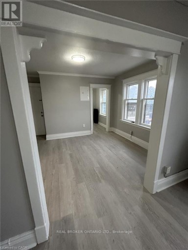 6 - 983 MAIN STREET E, Hamilton (Crown Point), Ontario, L8M1N3