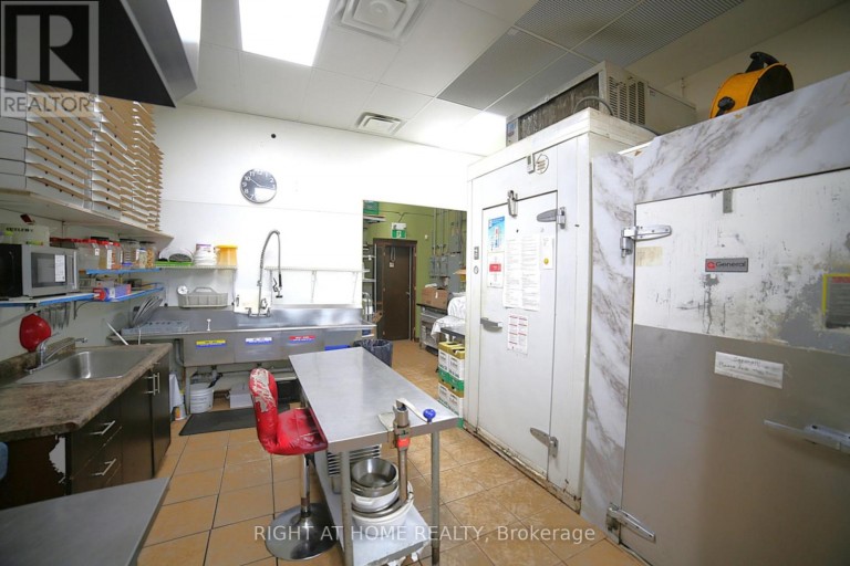 6 - 15 LOCKPORT WAY, Hamilton (Stoney Creek), Ontario, L8E0H8