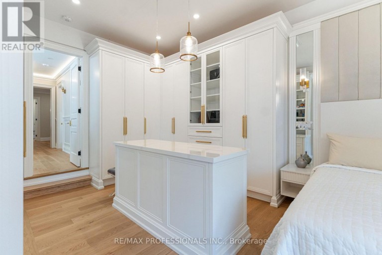 161 THE KINGSWAY, Toronto (Kingsway South), Ontario, M8X2V5