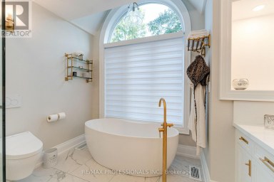 161 THE KINGSWAY Toronto (Kingsway South) Ontario photo 35