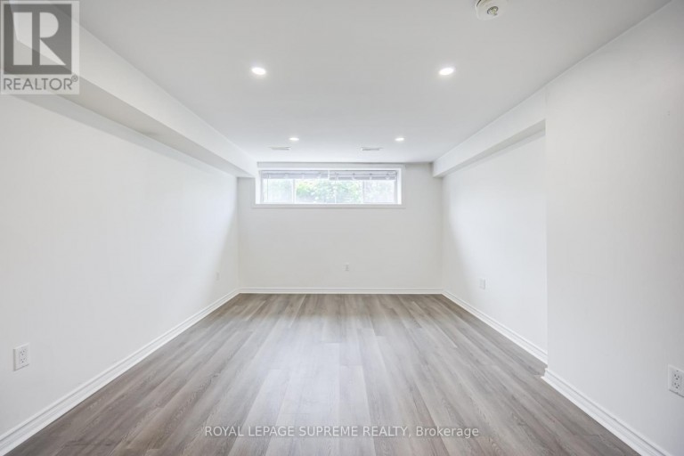 27 DALRYMPLE DRIVE, Toronto (Rockcliffe-Smythe), Ontario, M6N4S2