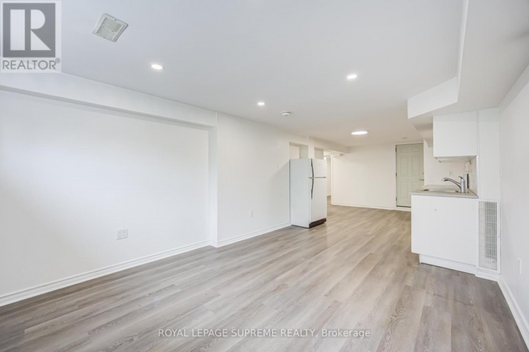 27 DALRYMPLE DRIVE, Toronto (Rockcliffe-Smythe), Ontario, M6N4S2