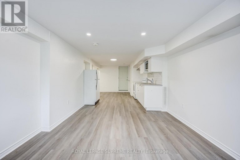 27 DALRYMPLE DRIVE, Toronto (Rockcliffe-Smythe), Ontario, M6N4S2
