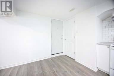 27 DALRYMPLE DRIVE Toronto (Rockcliffe-Smythe) Ontario photo 2