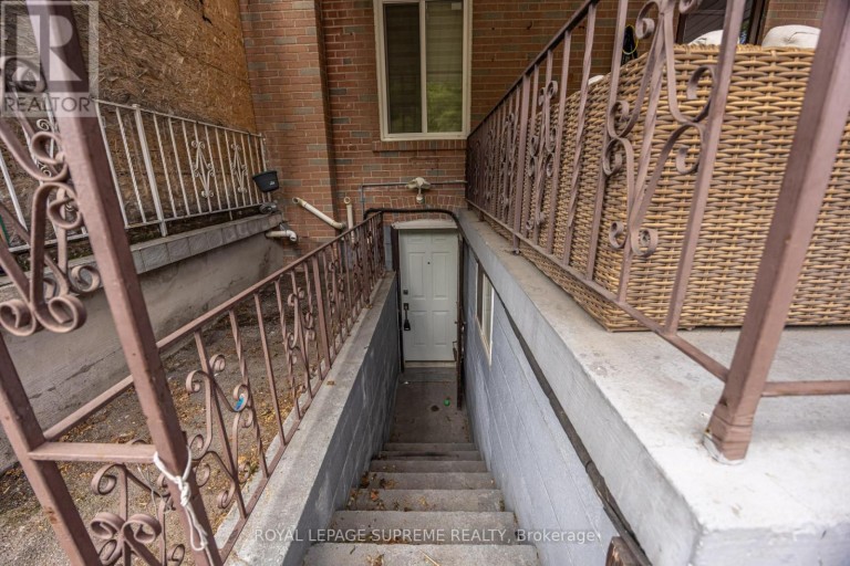 27 DALRYMPLE DRIVE, Toronto (Rockcliffe-Smythe), Ontario, M6N4S2