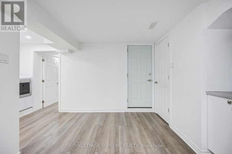 27 DALRYMPLE DRIVE, Toronto (Rockcliffe-Smythe), Ontario, M6N4S2