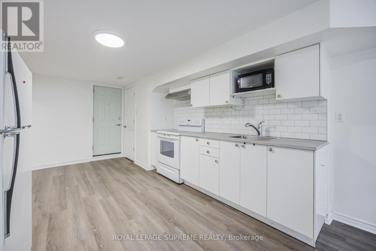 27 DALRYMPLE DRIVE, Toronto (Rockcliffe-Smythe), Ontario, M6N4S2