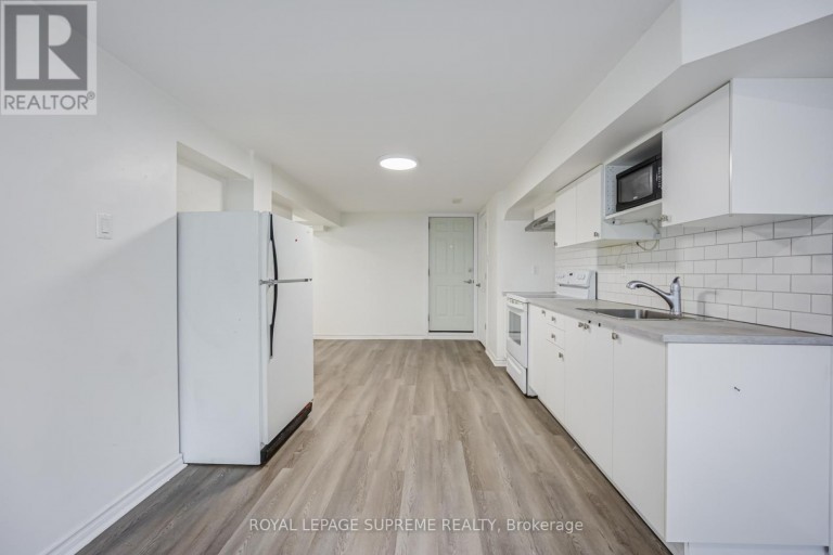 27 DALRYMPLE DRIVE, Toronto (Rockcliffe-Smythe), Ontario, M6N4S2