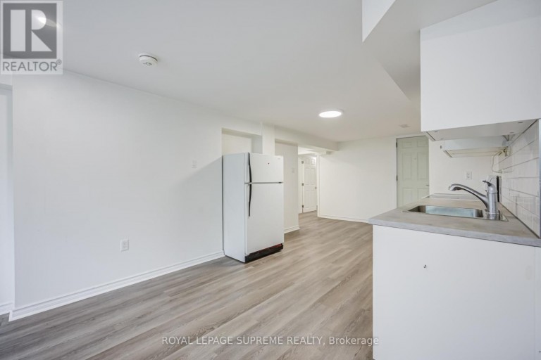 27 DALRYMPLE DRIVE, Toronto (Rockcliffe-Smythe), Ontario, M6N4S2