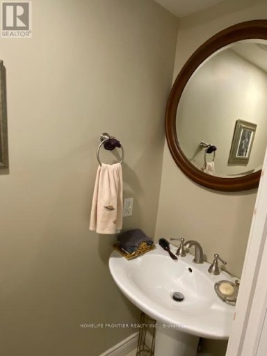 3 DONNA COURT, Toronto (Newtonbrook East), Ontario, M2M2C9