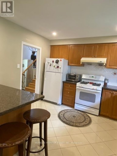 3 DONNA COURT, Toronto (Newtonbrook East), Ontario, M2M2C9