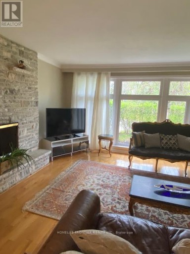 3 DONNA COURT, Toronto (Newtonbrook East), Ontario, M2M2C9
