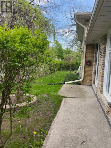 3 DONNA COURT, Toronto (Newtonbrook East), Ontario, M2M2C9