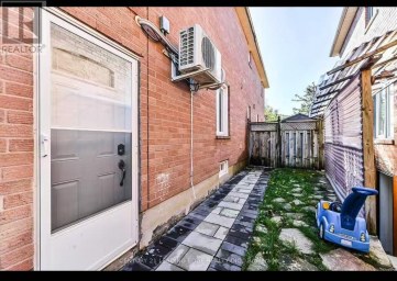 BSMT - 129 BERNARD AVENUE Richmond Hill (Devonsleigh) Ontario photo 2