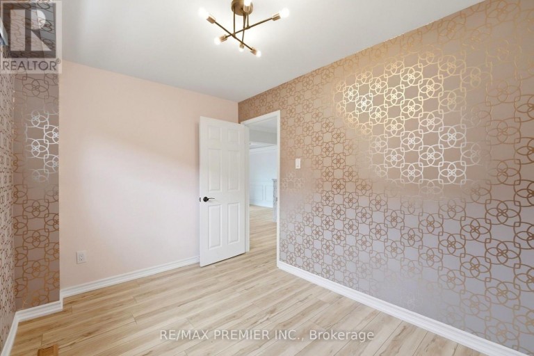 GROUND & LOWER - 21 AVON CRESCENT, Vaughan (East Woodbridge), Ontario, L4L1H4