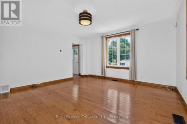17 PEEL STREET Penetanguishene Ontario photo 12