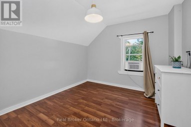17 PEEL STREET Penetanguishene Ontario photo 21