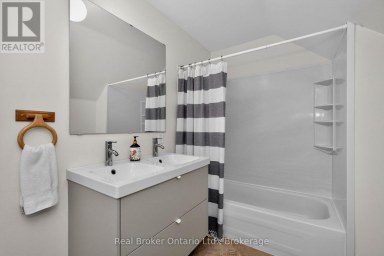 17 PEEL STREET Penetanguishene Ontario photo 22