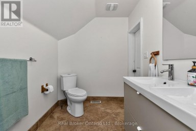 17 PEEL STREET Penetanguishene Ontario photo 23