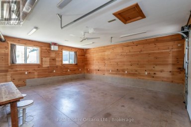 17 PEEL STREET Penetanguishene Ontario photo 24