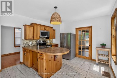 17 PEEL STREET Penetanguishene Ontario photo 6