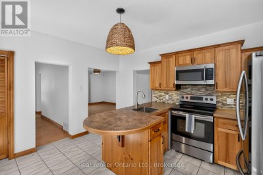 17 PEEL STREET Penetanguishene Ontario photo 8