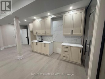 A - 2 CHESNEY CRESCENT Vaughan (Kleinburg) Ontario photo 4