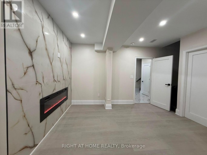 A - 2 CHESNEY CRESCENT, Vaughan (Kleinburg), Ontario, L4H4A7