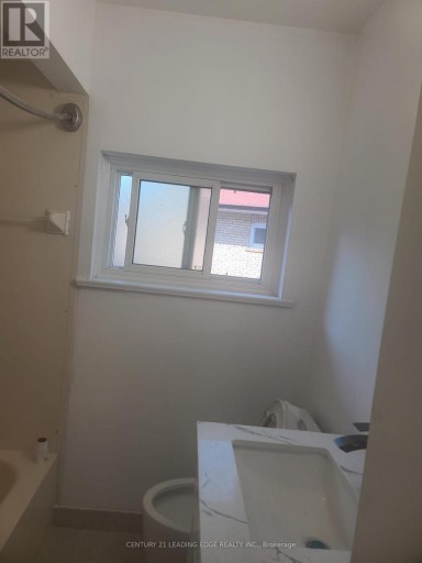 MAIN FLOOR - 108 ROCHMAN BOULEVARD, Toronto (Woburn), Ontario, M1H1S2