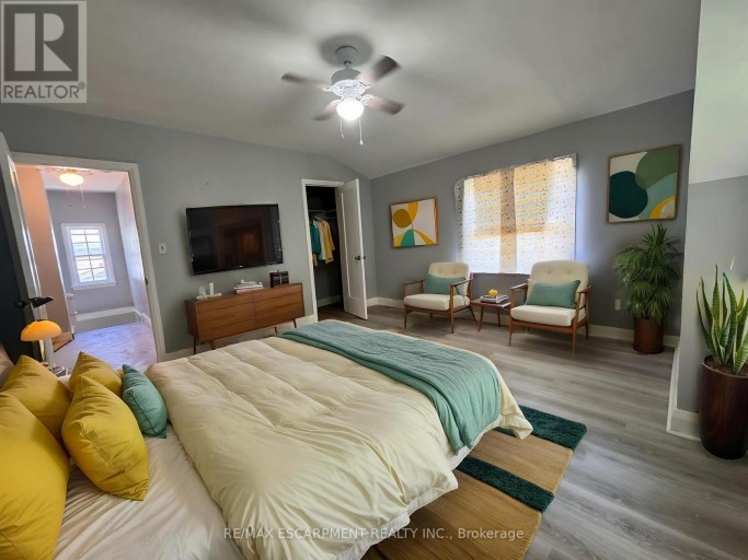UPPER UNIT - 46 PLAINS ROAD, Burlington (LaSalle), Ontario, L7T2B9