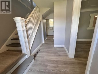 UPPER UNIT - 46 PLAINS ROAD Burlington (LaSalle) Ontario photo 2