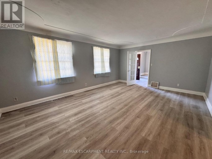 UPPER UNIT - 46 PLAINS ROAD, Burlington (LaSalle), Ontario, L7T2B9