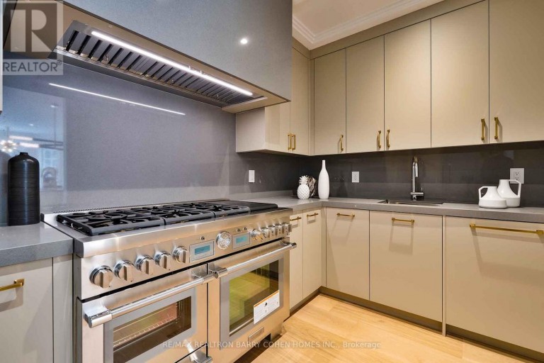 230 DUNVEGAN ROAD, Toronto (Forest Hill South), Ontario, M5P2P2